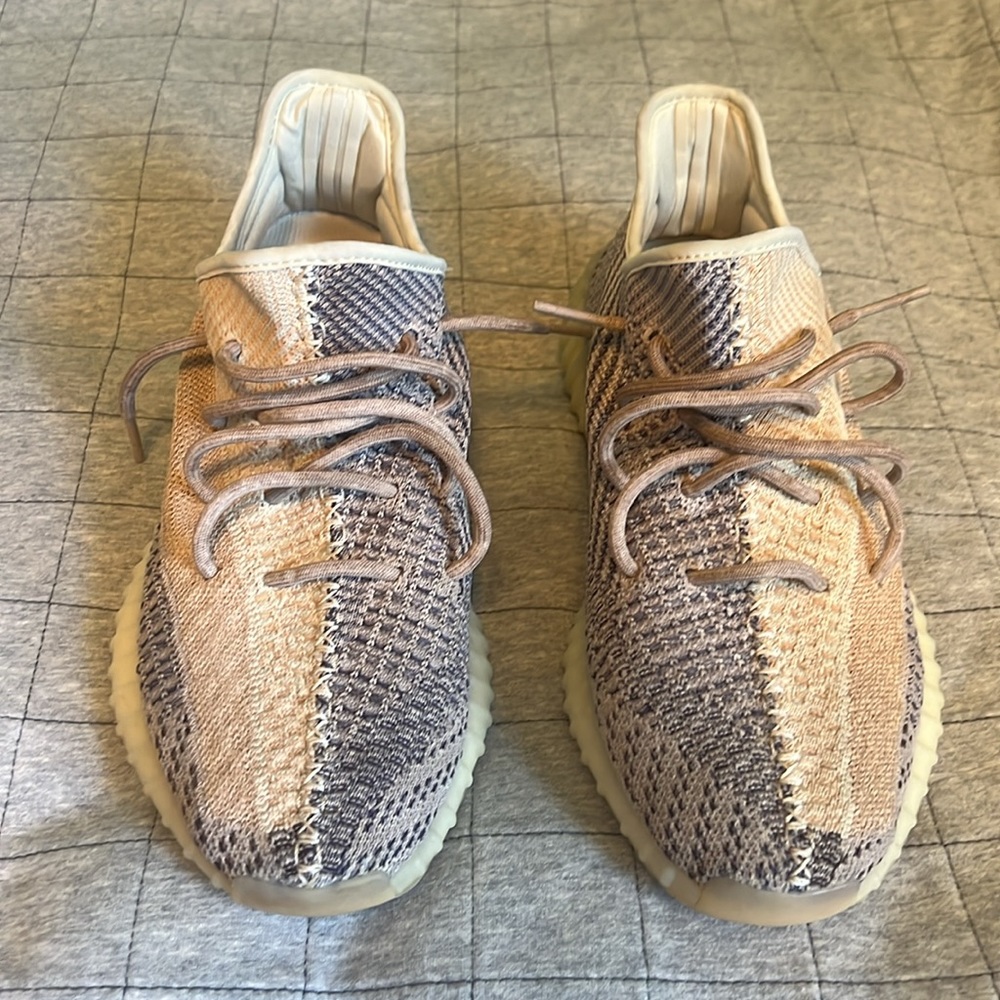 Yeezy Boost 350 V2 “Ash Pearl” - Picture 3 of 7